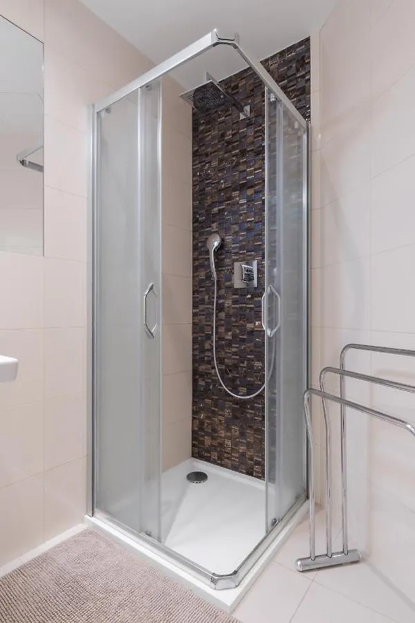 Luminous Apartment For 2 Near Wenceslas Square By Prague Days