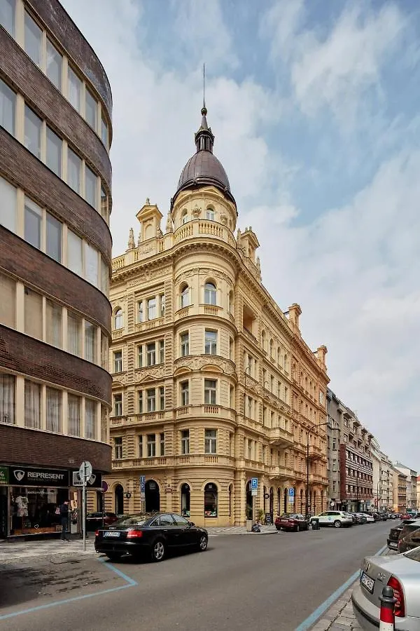 Luminous Apartment For 2 Near Wenceslas Square By Prague Days