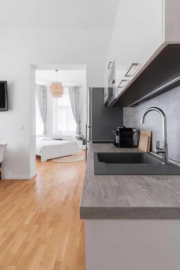 Luminous Apartment For 2 Near Wenceslas Square By Prague Days