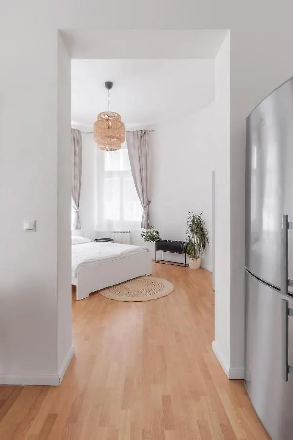 Luminous Apartment For 2 Near Wenceslas Square By Prague Days