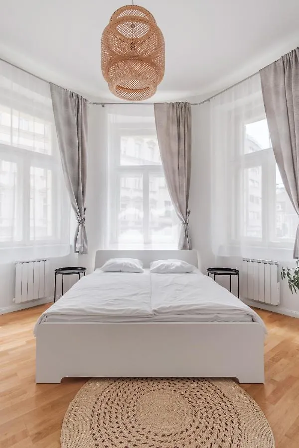 Luminous Apartment For 2 Near Wenceslas Square By Prague Days 0*,